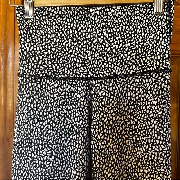 Lululemon Women's Wunder Under Crop (Hi-Rise) Miss Mosaic Black Size 6 Stretch - Picture 4 of 9